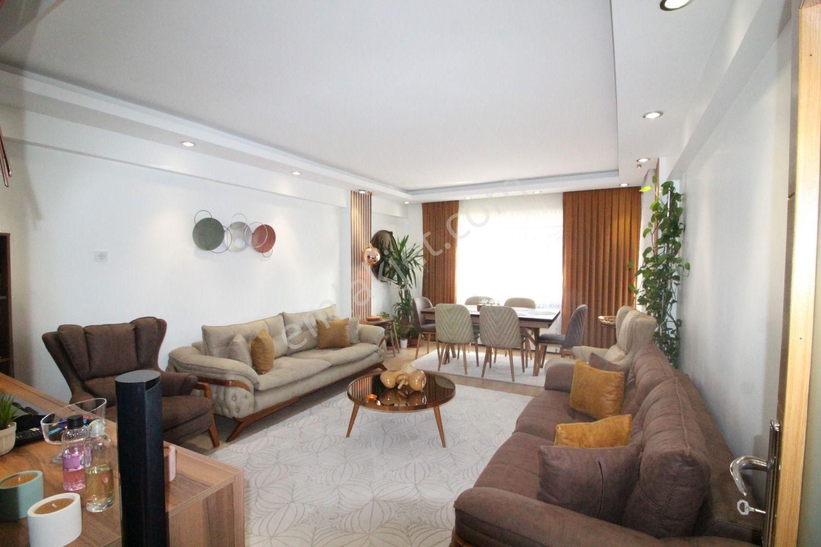 Bahçelievler Soğanlı Meydan Yakını Özel Tasarım 3+1 Asansörlü