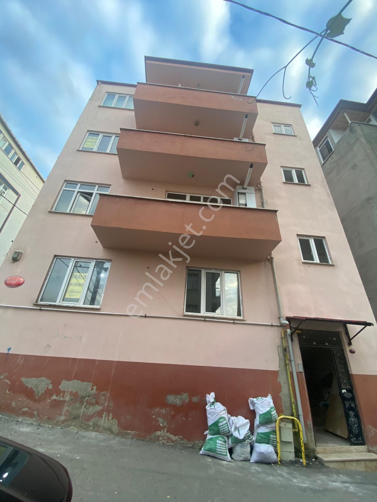 Trabzon Yalıncak'ta Kiralık 3+1 Daire