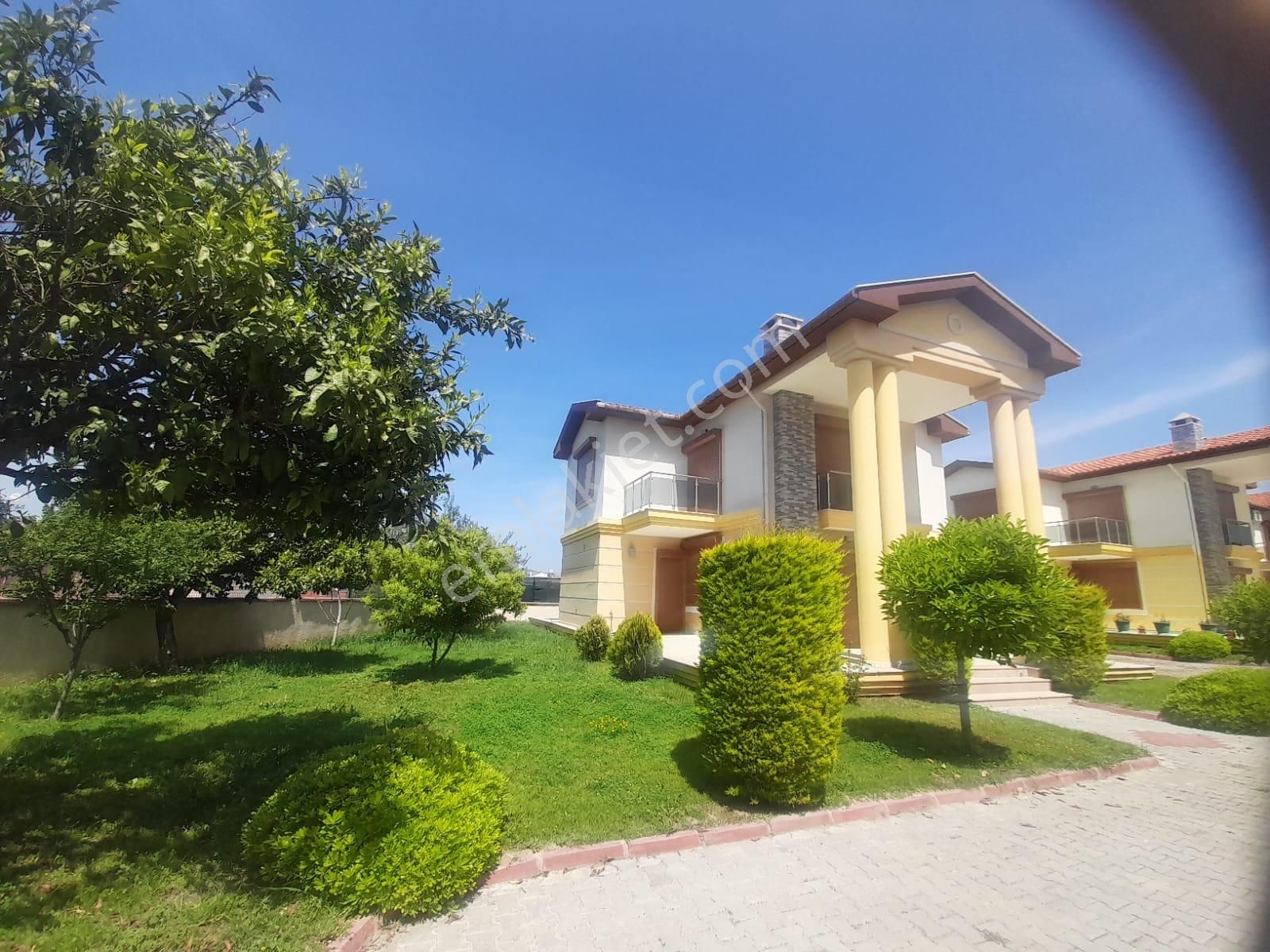 Karaova'da Denize Ve Avm'ye Yakın Tek Müstakil 3+1 Villa