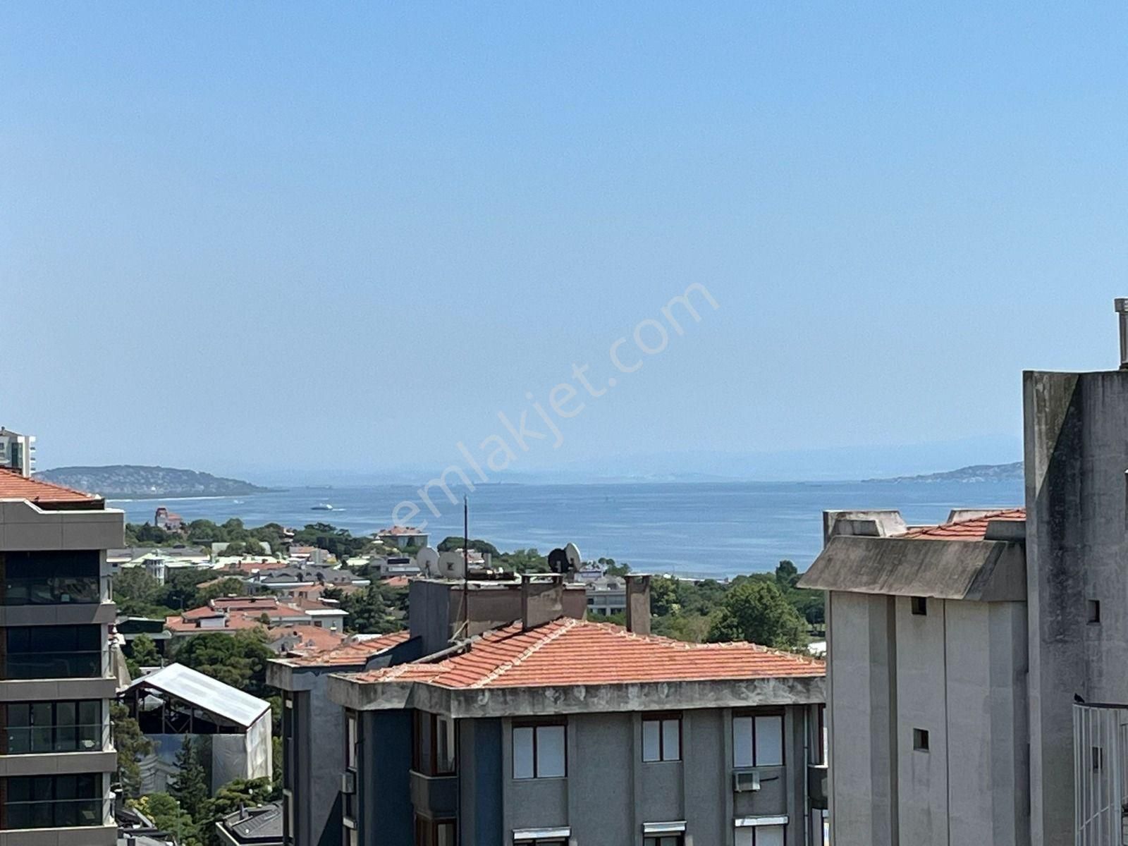 Fenerbahçe Sahilde Havuzlu - Güvenlikli Sitede 3+1 Deniz Manzaralı Daire Emlak Masası