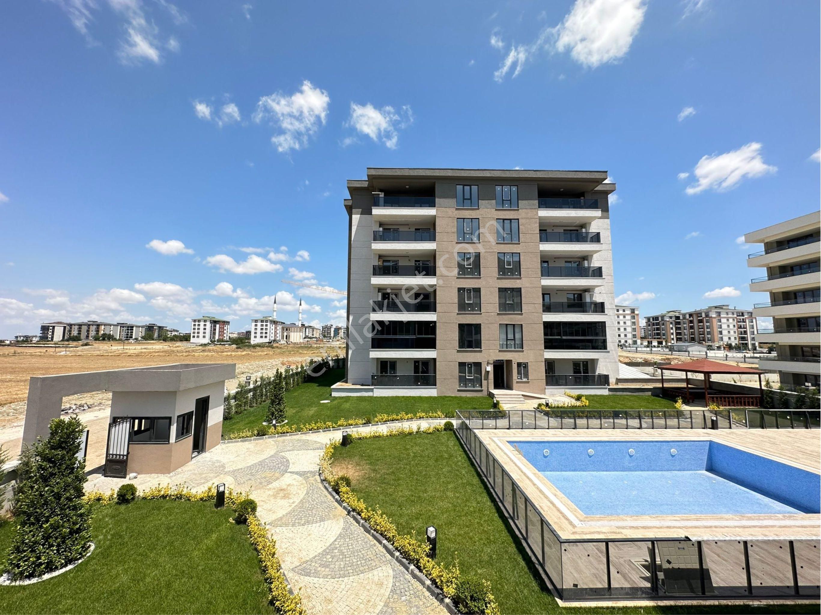 Çerkezköy Tepe Dsf İnşaat Ara Kat Havuz Cephe 2+1 Satılık Daire