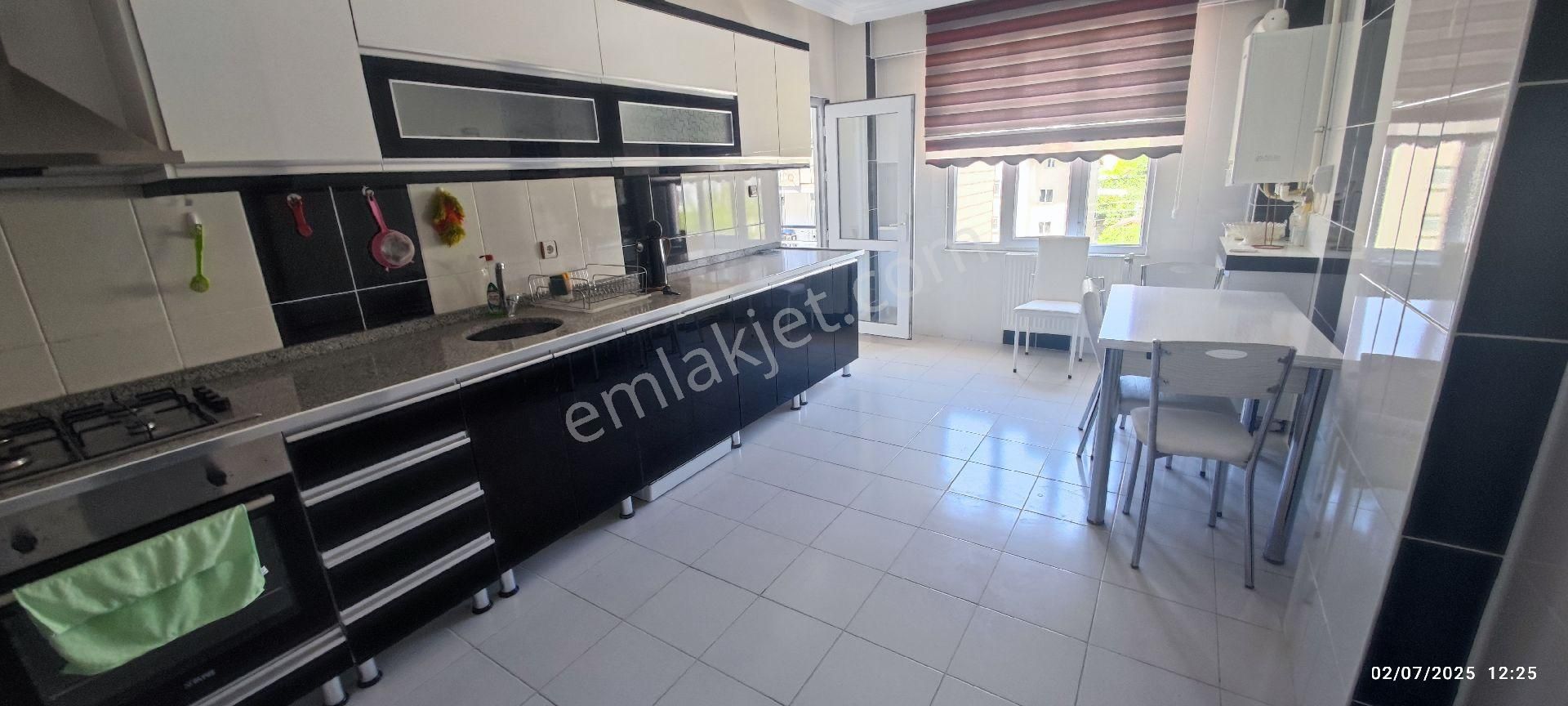 Ulukent De 9 Yıllık 3+1 165 M2 Daire