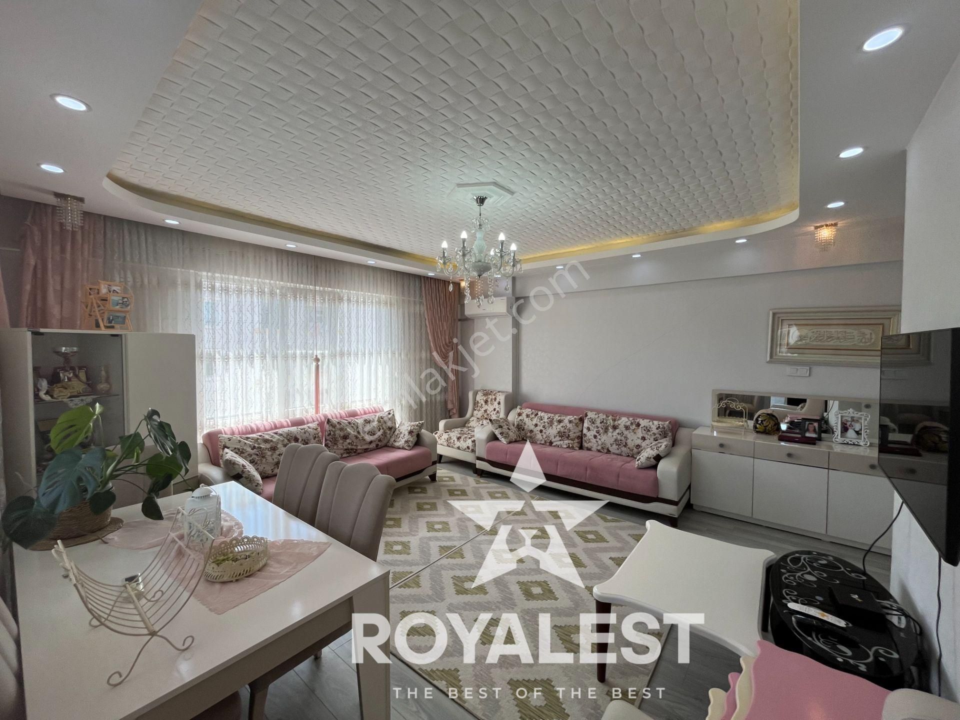 Royalesten Merkezi Konumda Ana Cadde Üzerinde Satılık Lüks Daire