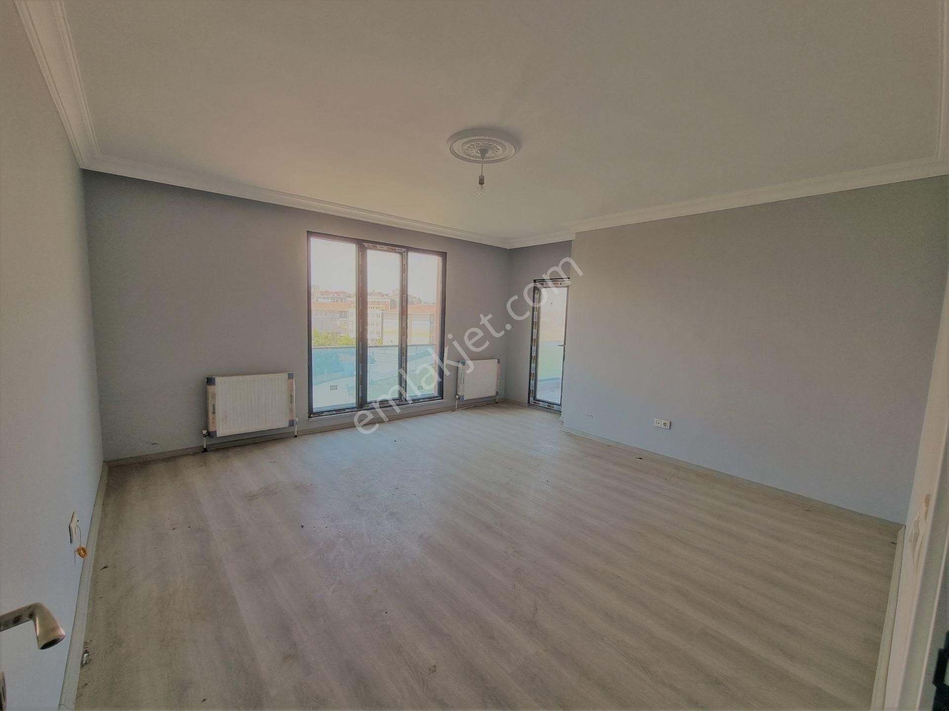 Doğan Emlak 'tan Ana Cadde Üzeri Kiralık 2+1 Arakat Daire