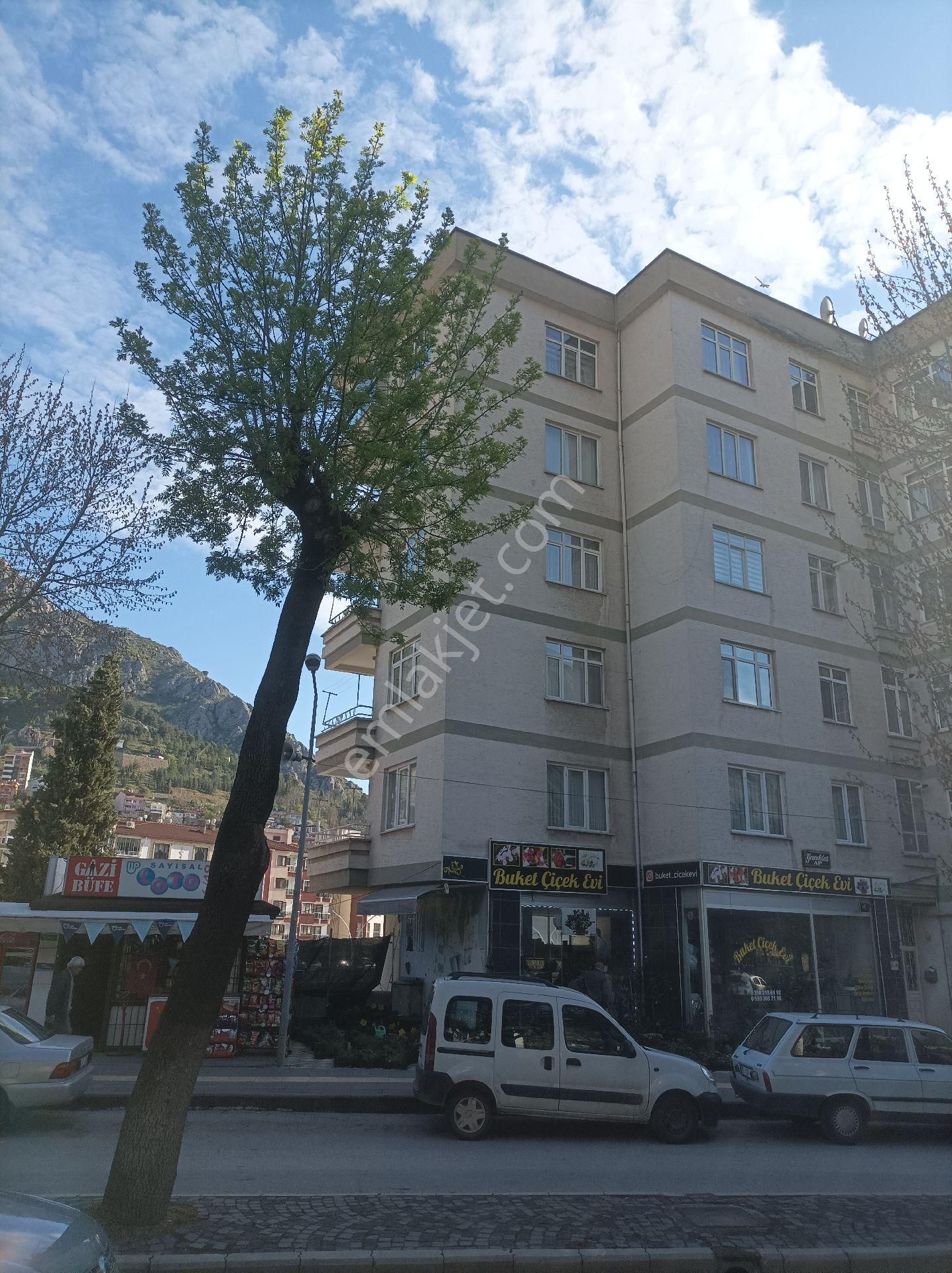 Yardımcı Emlaktan İstasyon Caddesi Girişinde Satılık 2+1 Daire