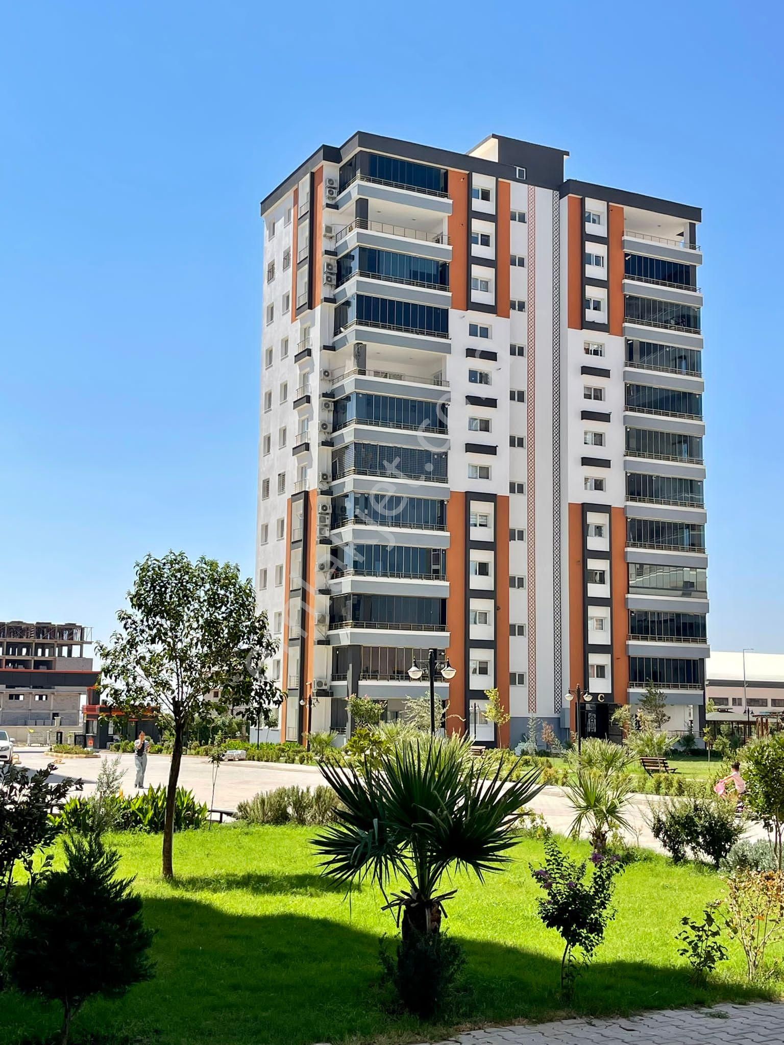 Yüceay Emlak Yenikent Mah. Vadikent Sitesinde Kiralık 3+1 5.kat Daire