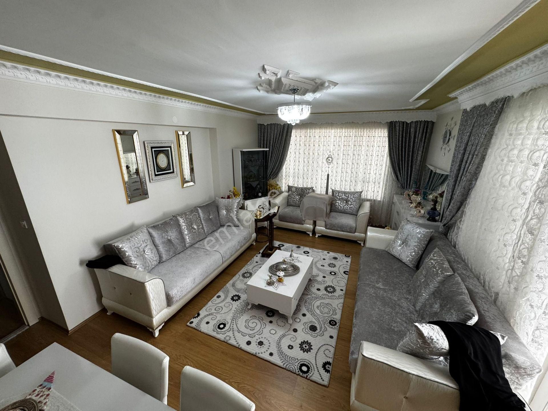 Keçiören'de 3 Cepheli Full Yapılı 3+1