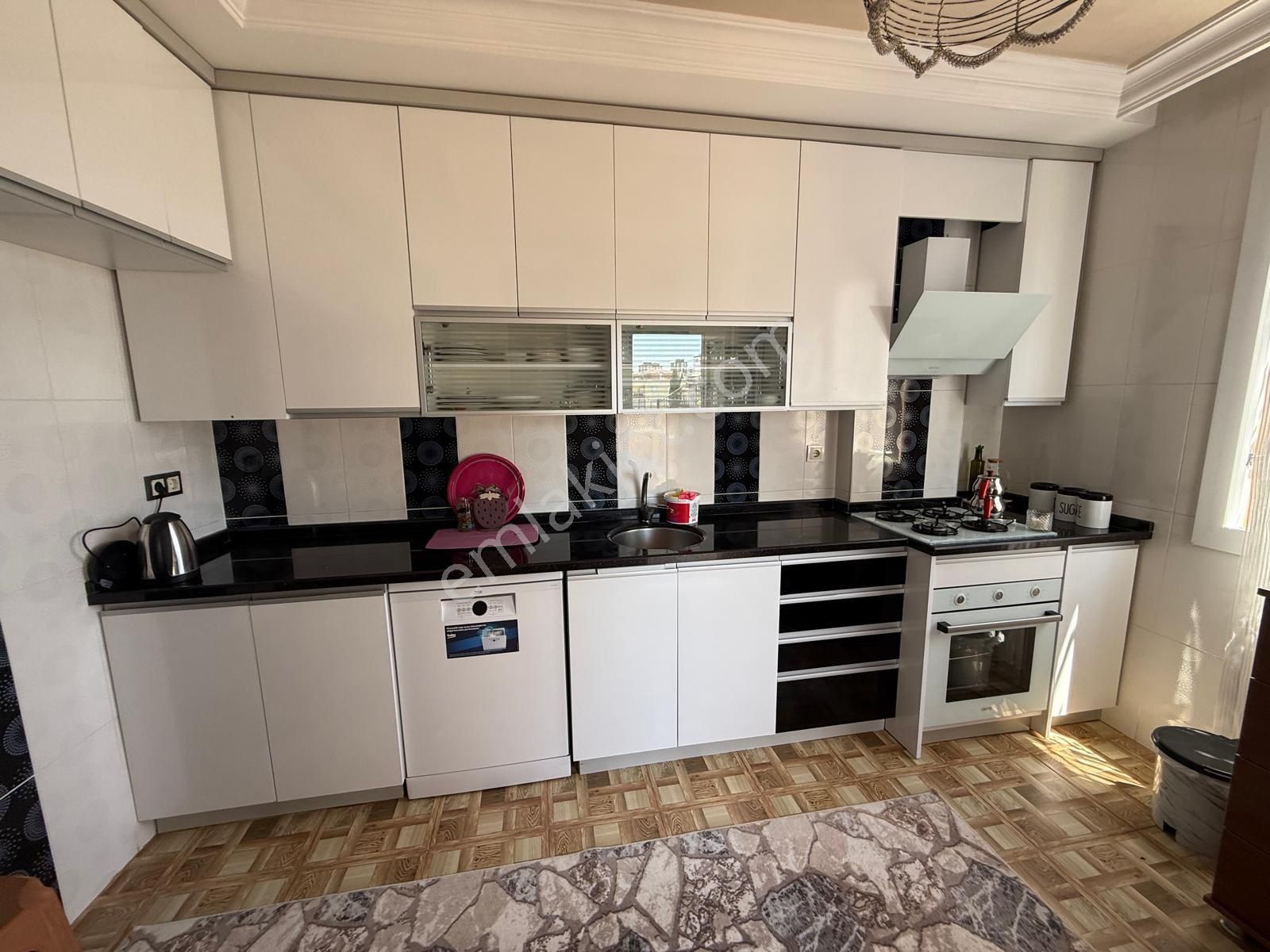 Gürselpaşada 3 Katlı Her Kat 3+1 Kapalı Mutfak Komple Satılık Müstakil