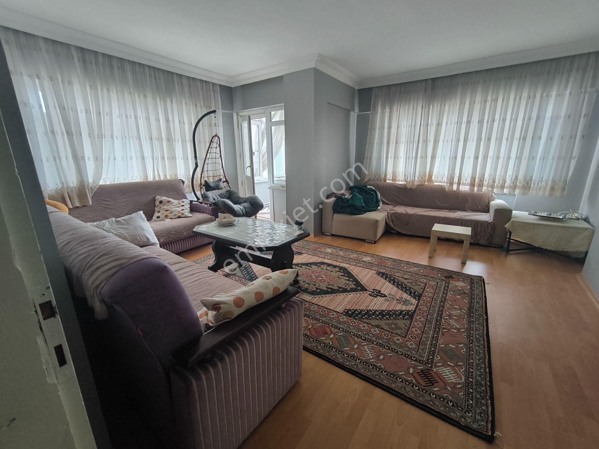 Dudullu Metroya Yakın Site İçinde Full Eşyalı Kiralık 3+1