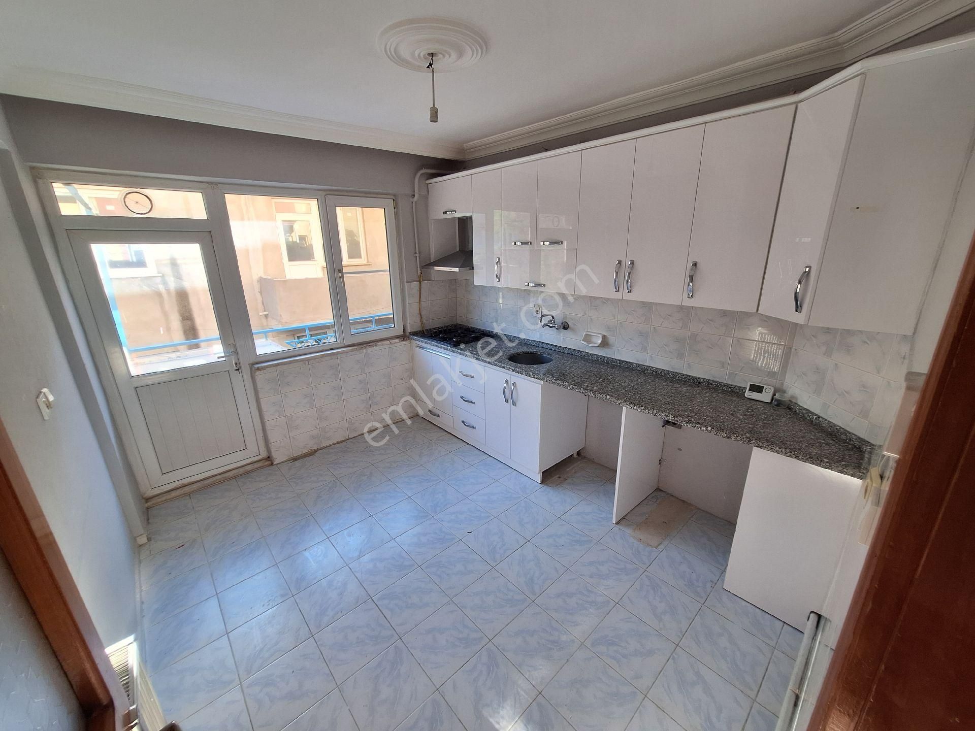 Canyapı'dan Metoroloji Mevkiinde 2+1 - 120m2 3.kat 2.kat Gibi
