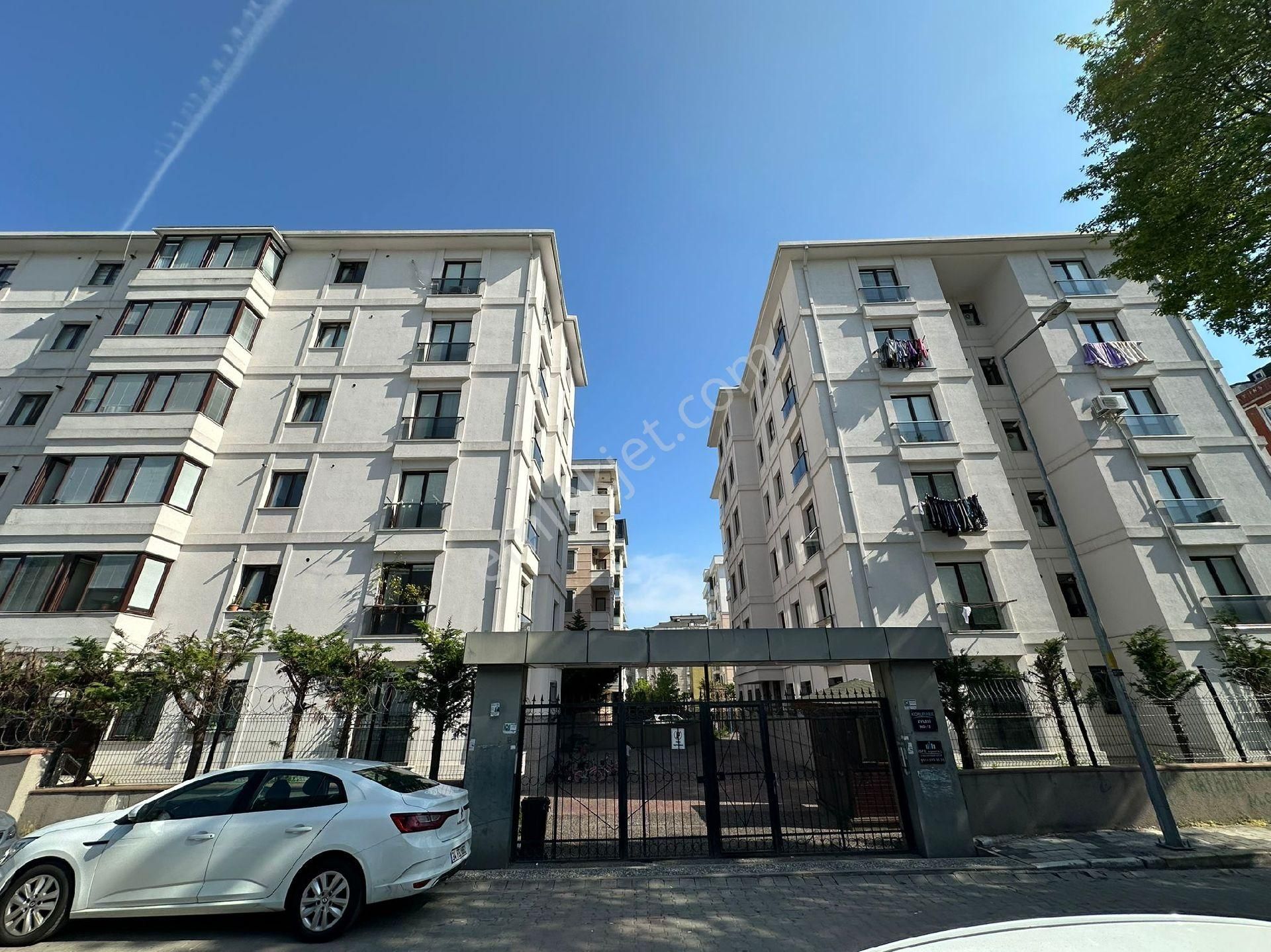 Samandıra Merkez'de Metroya Yakin Site İçi 3+1 Satılık Daire
