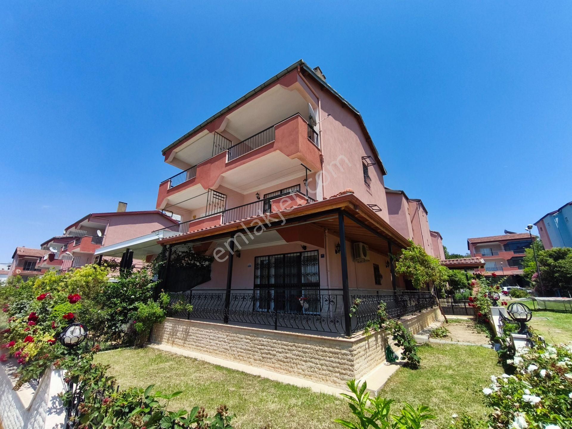Kuşadası Karaova’da Denize Yakın, Eşyalı Sürekli Kiralık, 4+1 Villa,