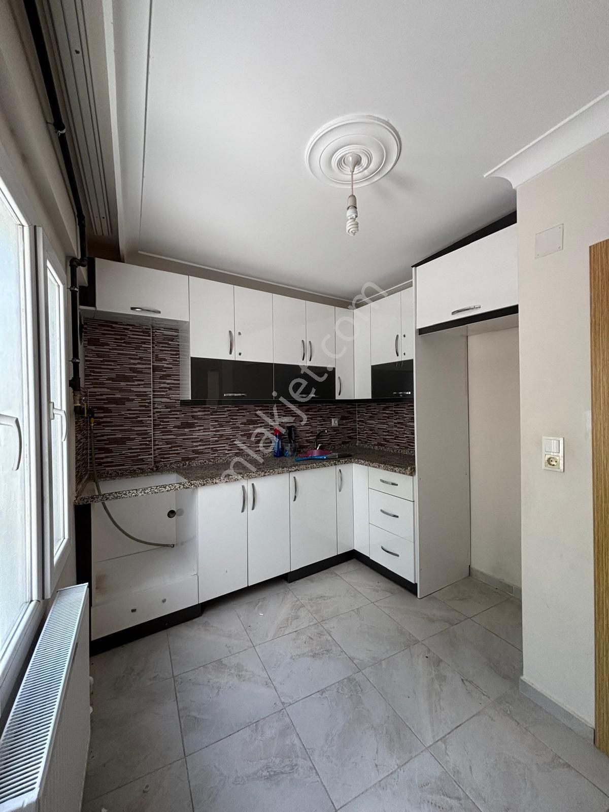 Turgutlu Eymen Emlak'tan Yıldırım Mh. Kiralık Doğalgazlı Daire 🏡