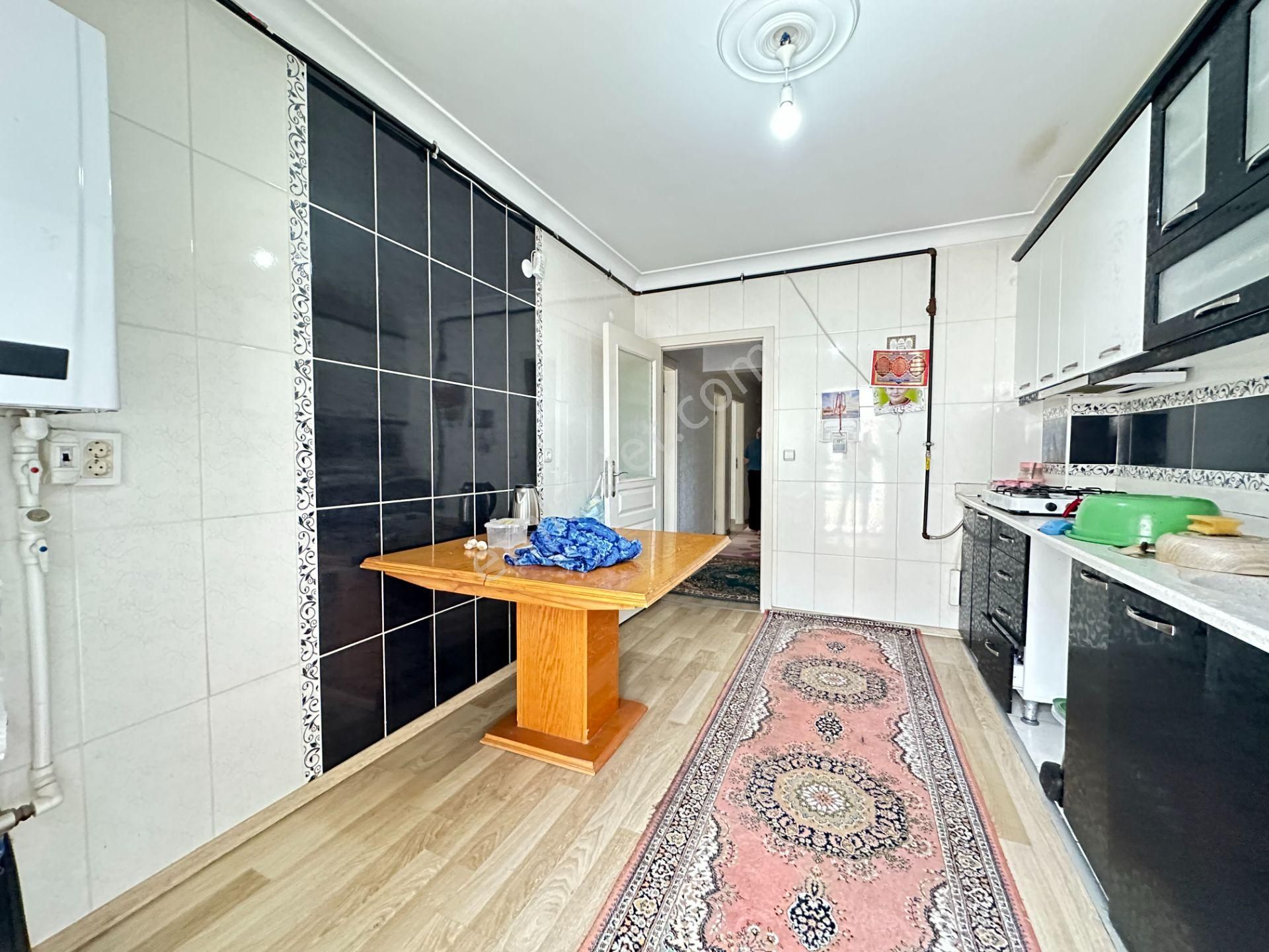 Kalecik Emlak'tan Merkezi Konumda Yeni Binada Altı Daire, Masrafsız 3+1