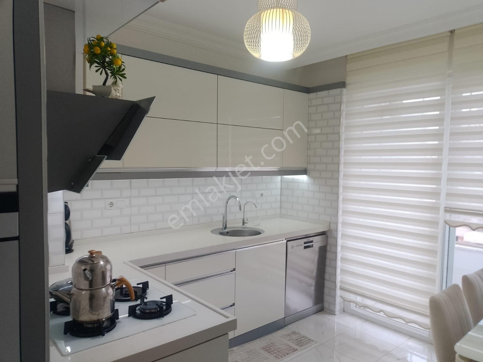 Akçay Emlak'tan Akşehir Yarenler Mahallesinde Geniş Garajlı Ara Kat Satılık 3+1 Daire