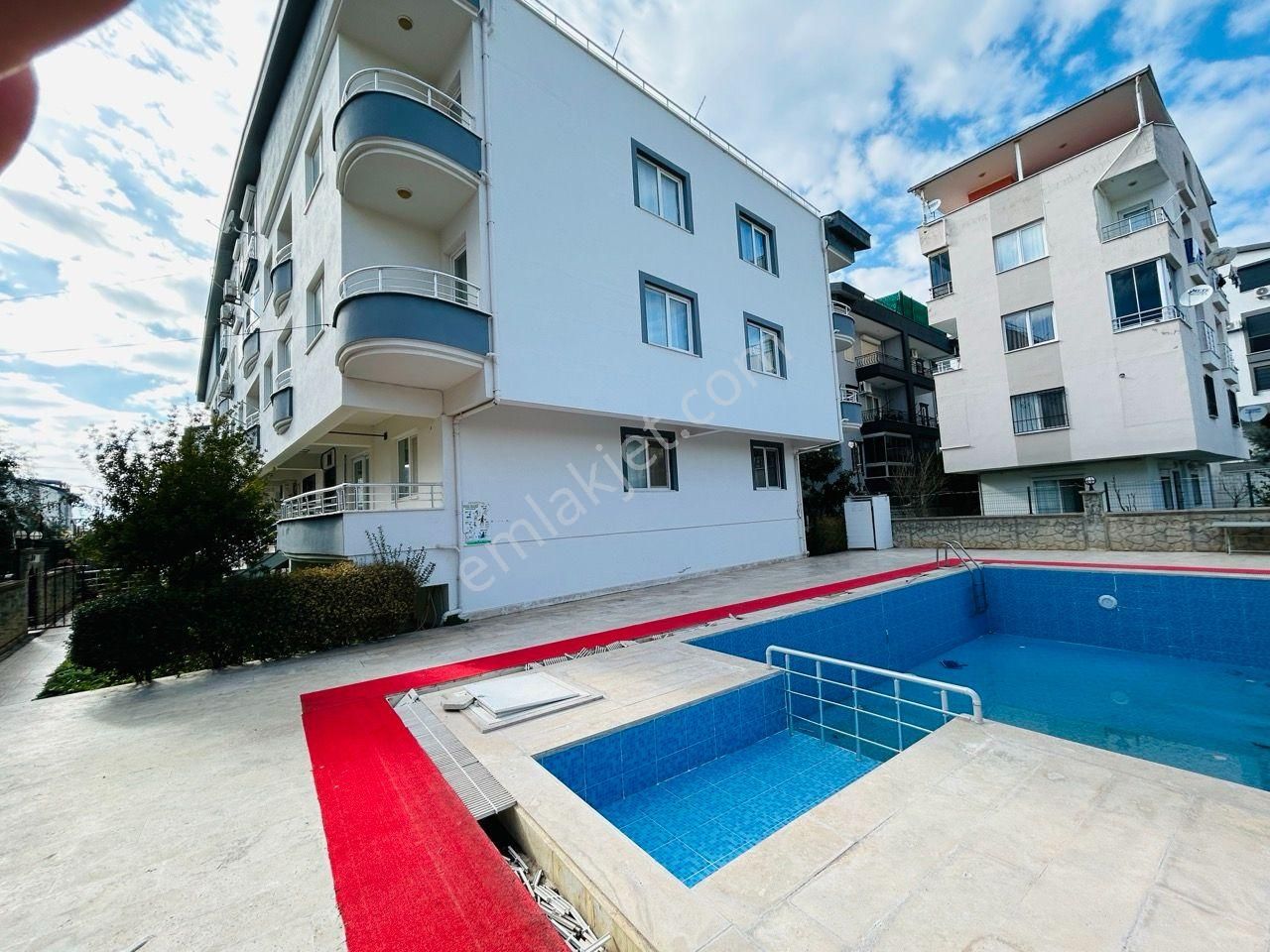 Didim Efeler'de Havuzlu Site İçinde Satılık Yazlık