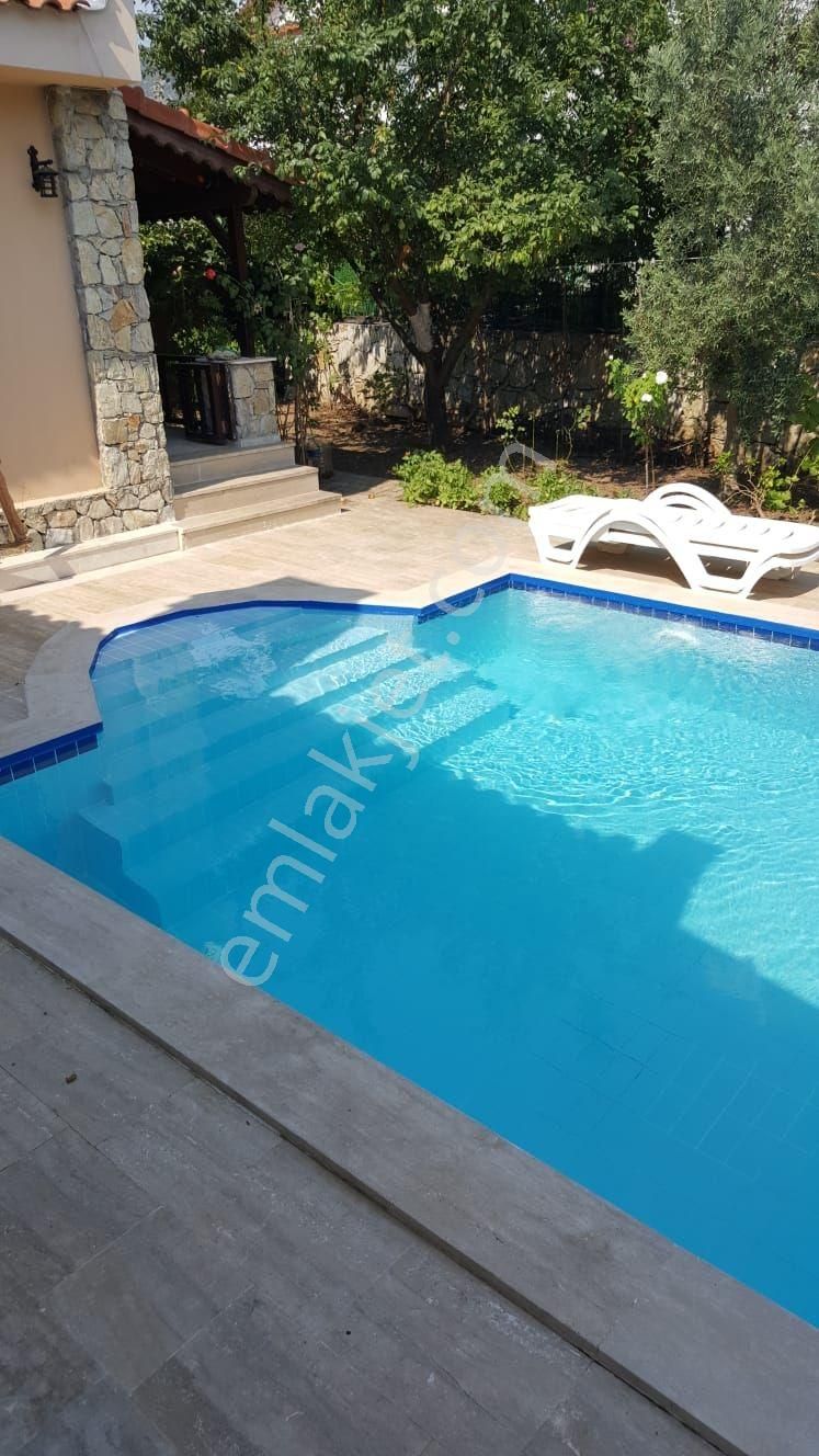 Satılık 3+1havuzlu Villa