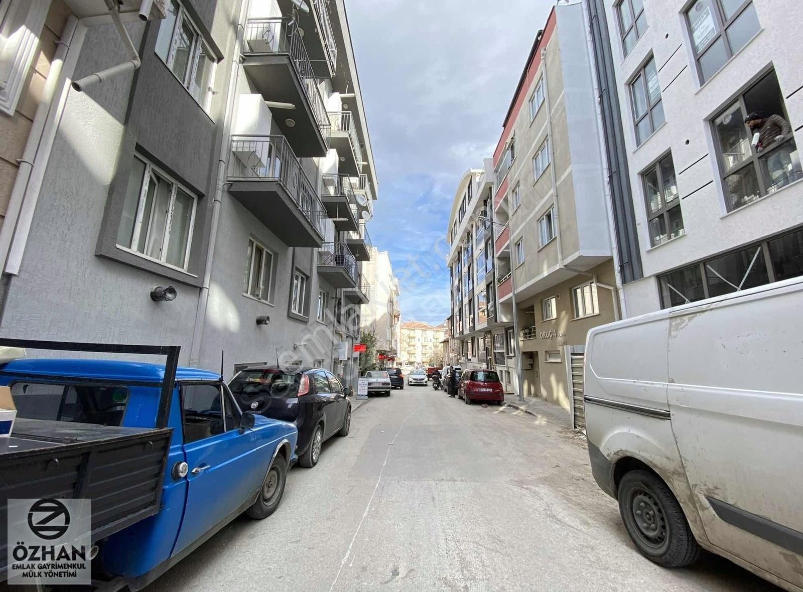 Özhan Emlaktan Garanti Bankası Arasında,arakat,eşyasız 1+1