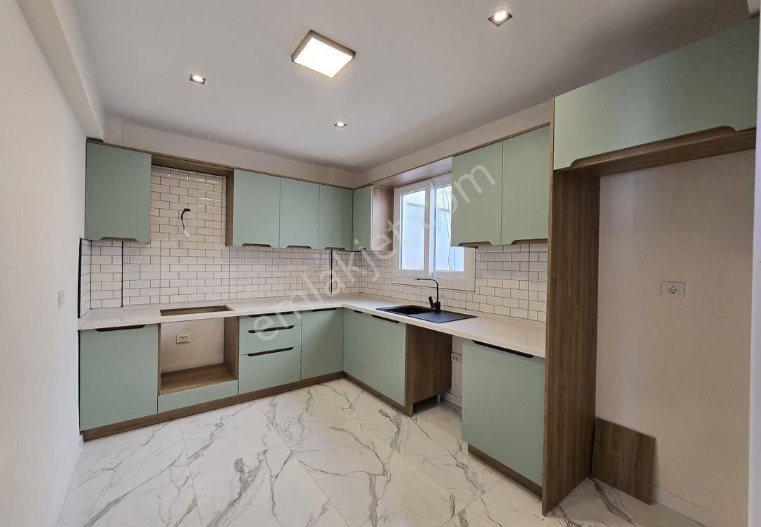 Tarabya Ulaşıma Yakın Kent Aile Binasında 2+1 Daire (bu Numara İle İletişime Geçin O535.358.94-62)