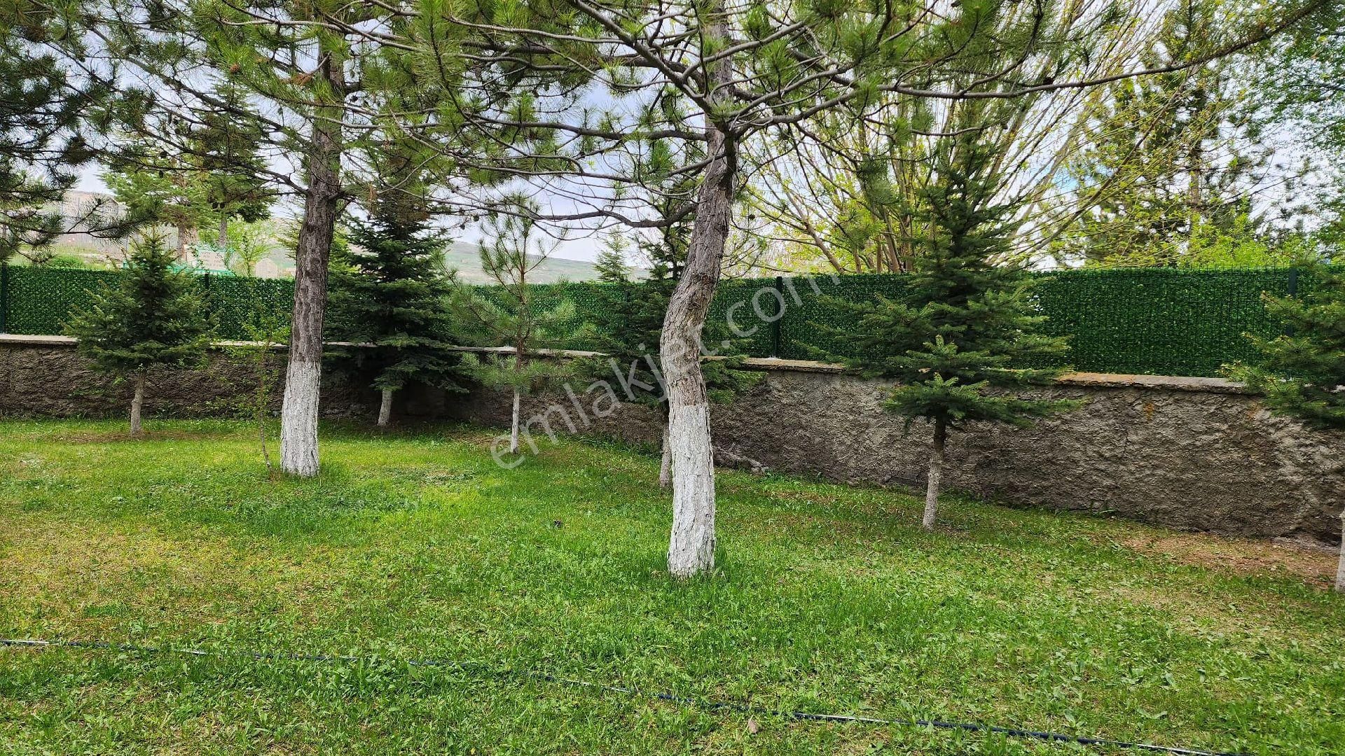 Özvatanda 332m2 Satılık Bahçe