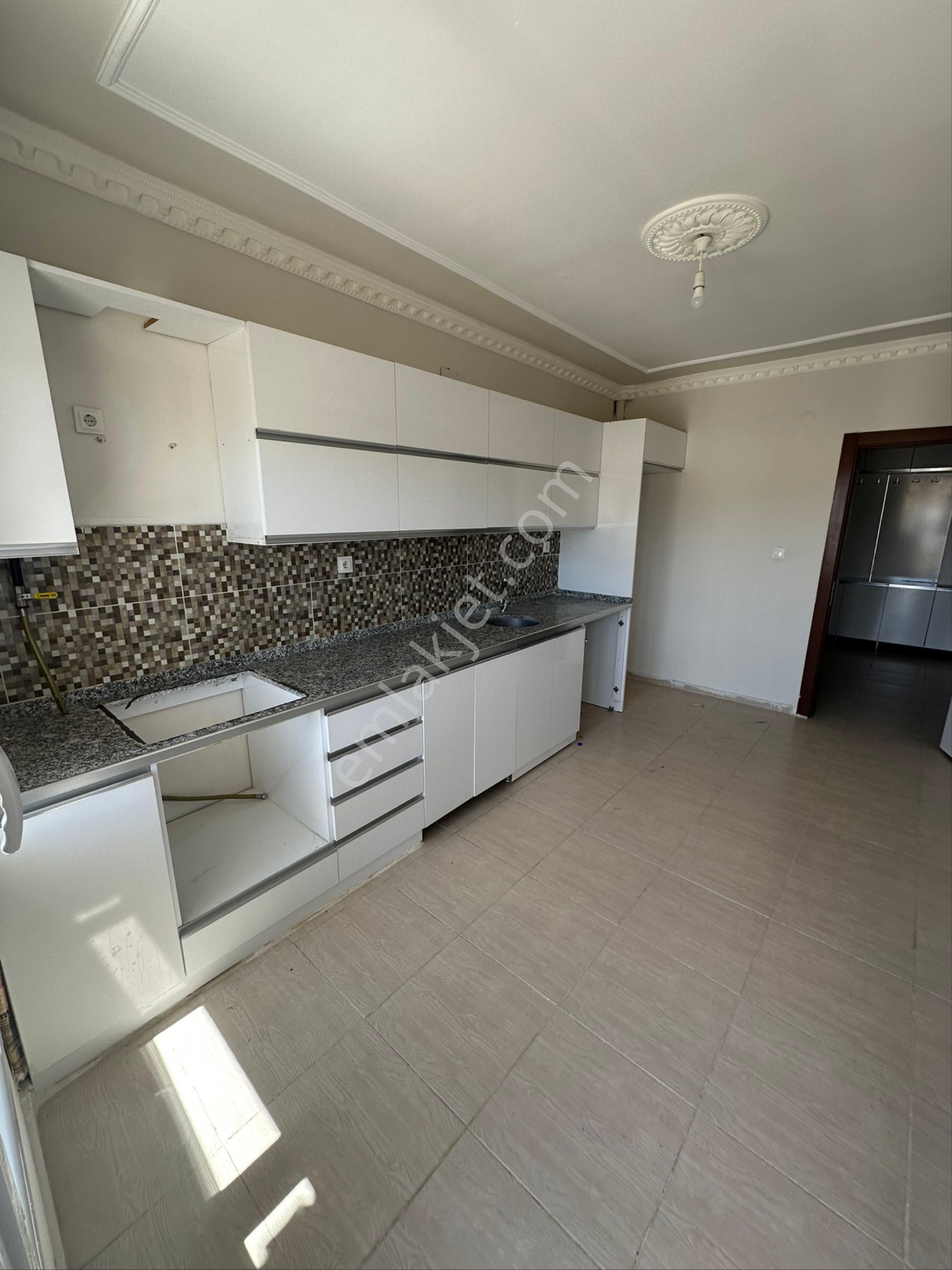 Sürer Emlak’tan Kiralık 3.5+1 Daire’miz Ara Katta Yeni Kiracısını Bekliyor