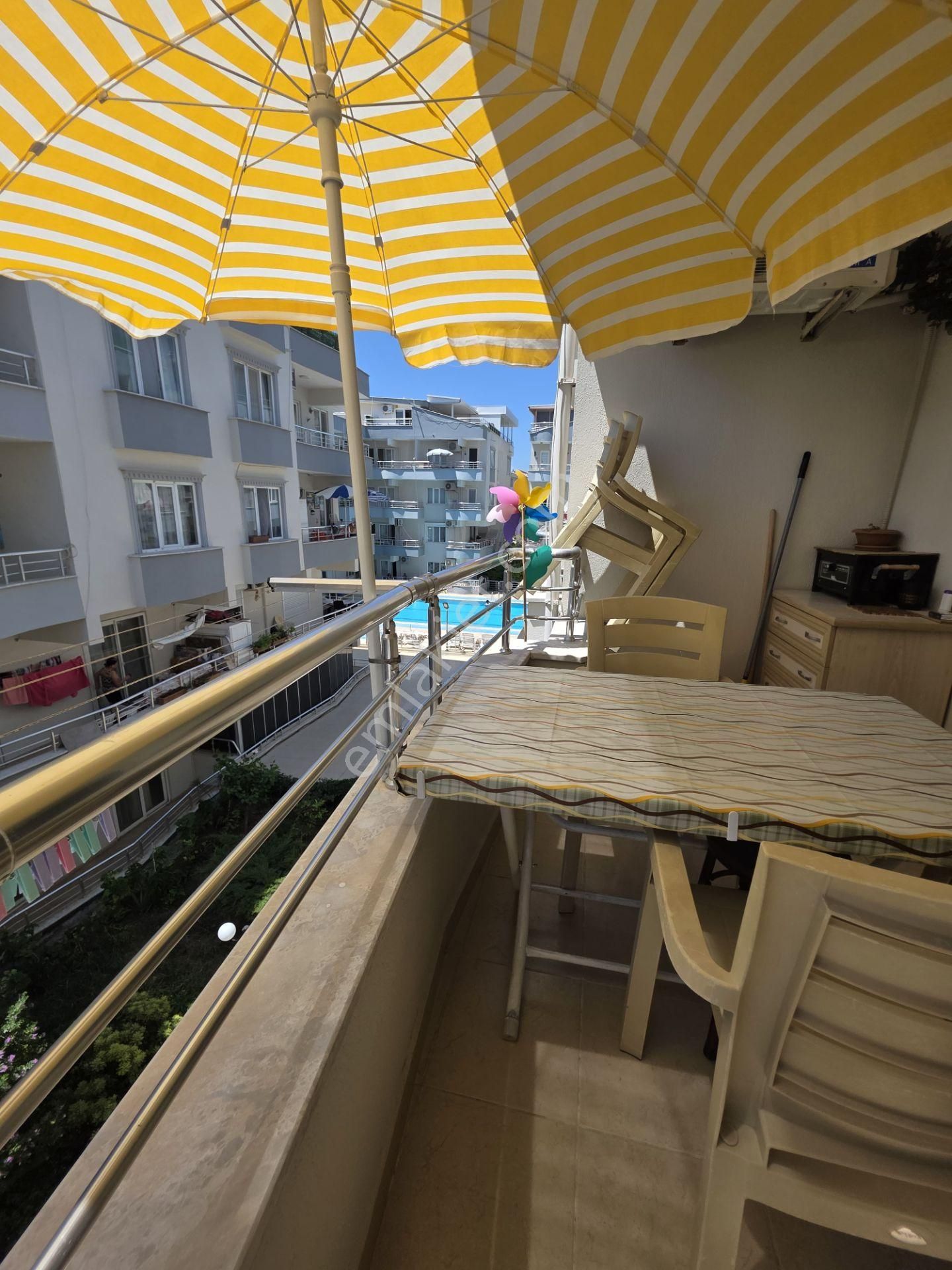 Havuzlu Cepheli, Eşyalı Satılık 1+1 Ön Cephe Ara Kat Daire