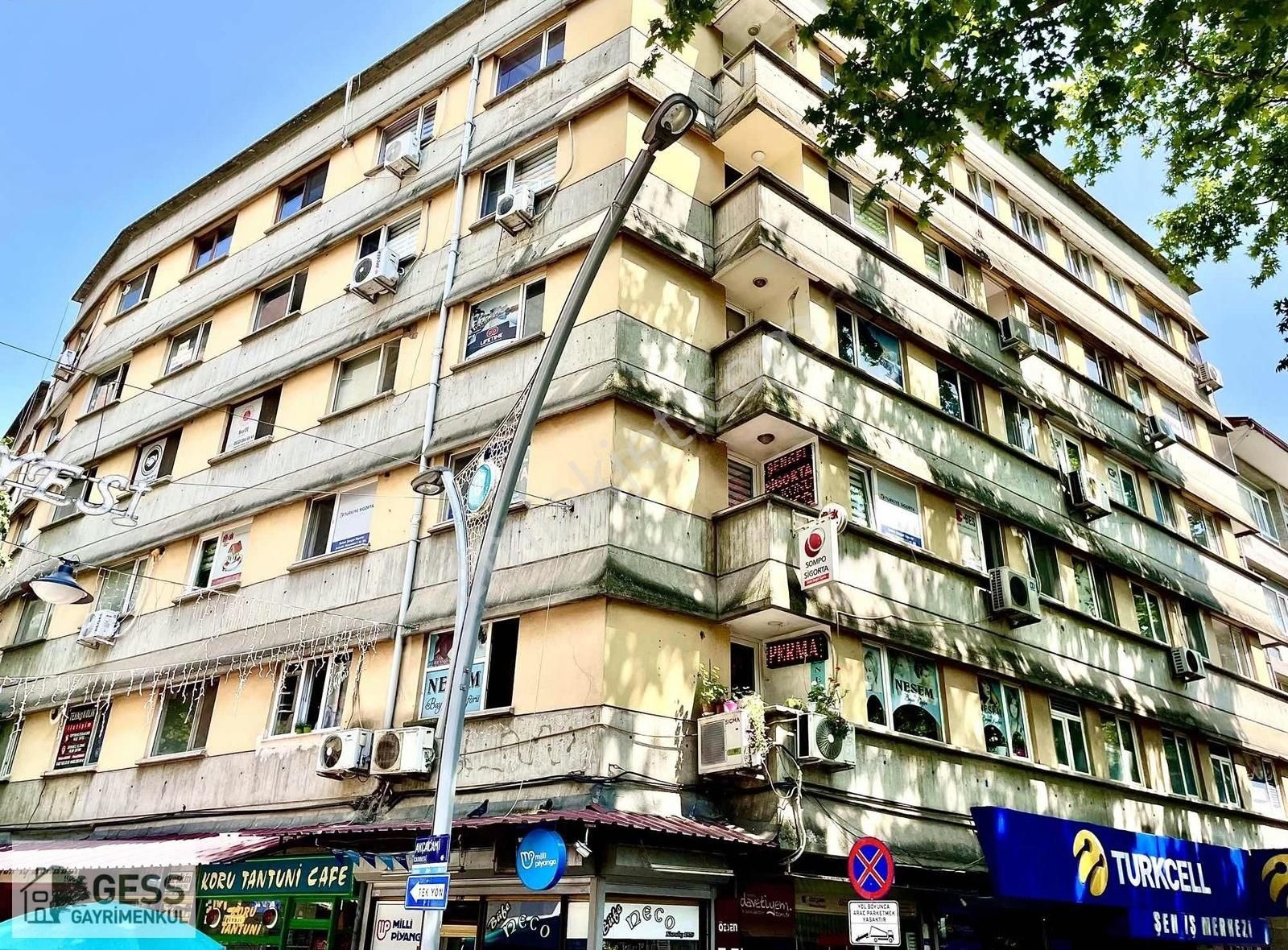 İzmit Merkez Şen İş Merkezi 2.kat Kiralık 2+1 Büro/ofis