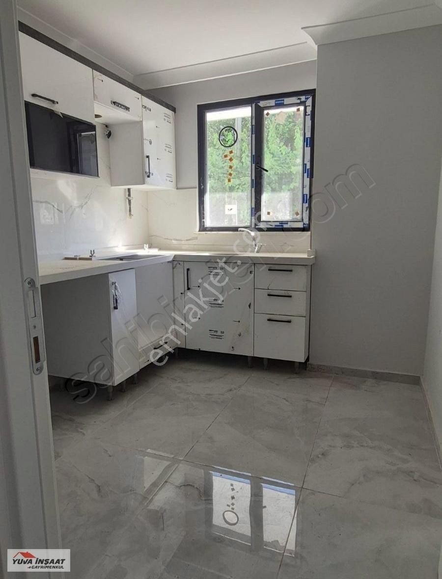 Sıra Söğütlerden Ev