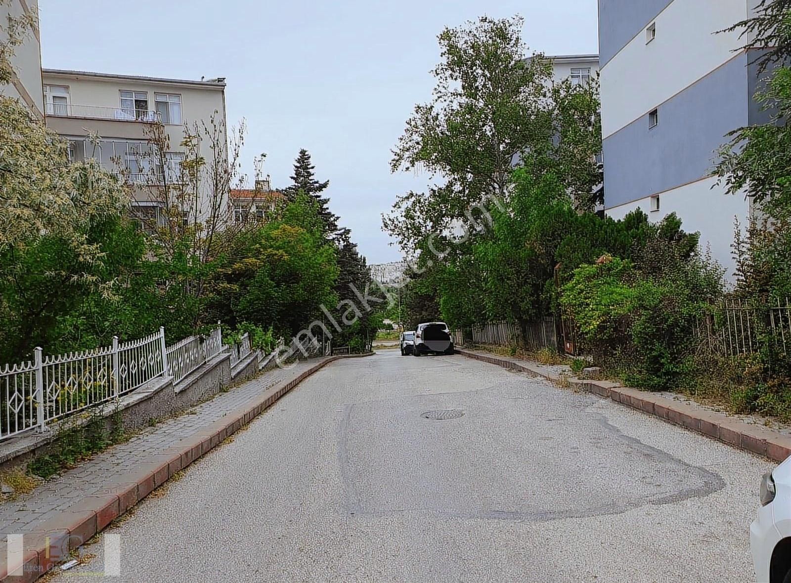 Eren Gayrimenkul Batıkent Özpetek Sitede Atlantis Avm Yanı 3+1