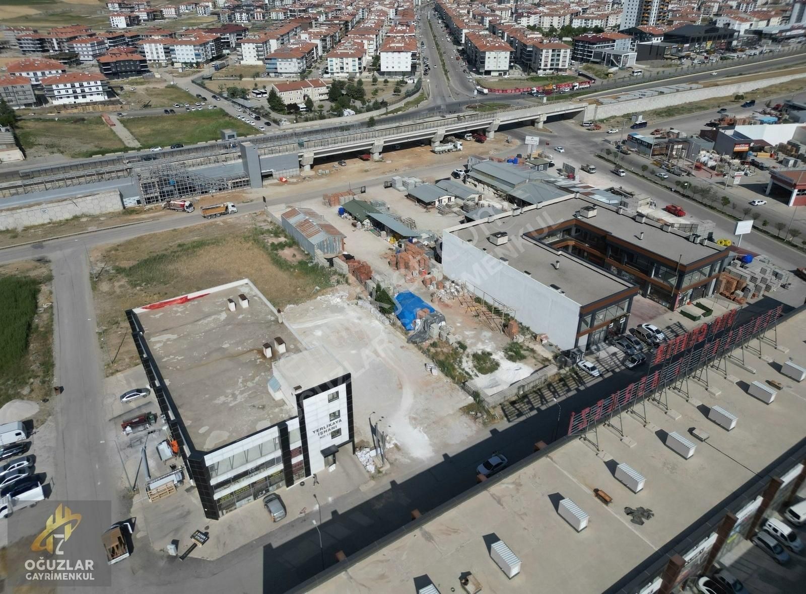 Oğuzlar'dan__ Yenikent Sanayi'de Kiralık 958m2 Ticari Arsa