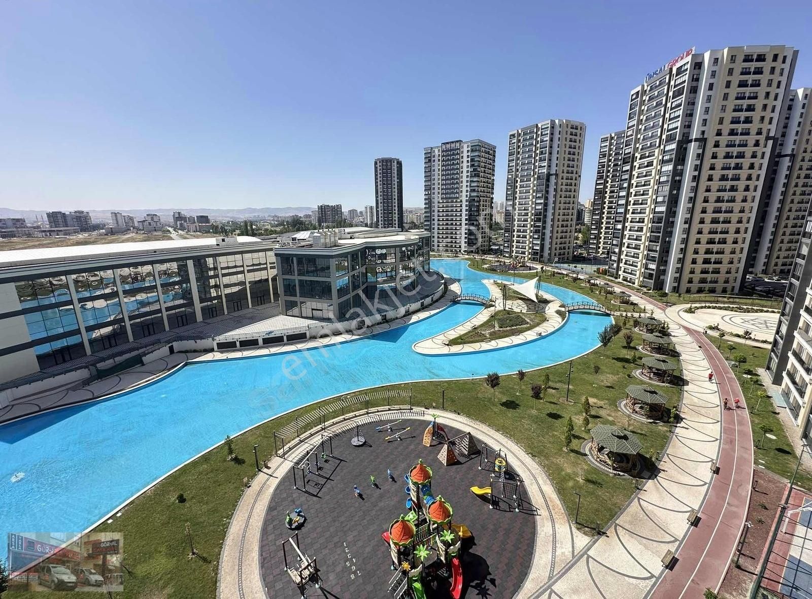 Meva Şehirde 4+1 Göl Manzaralı Eşyalı Satılık