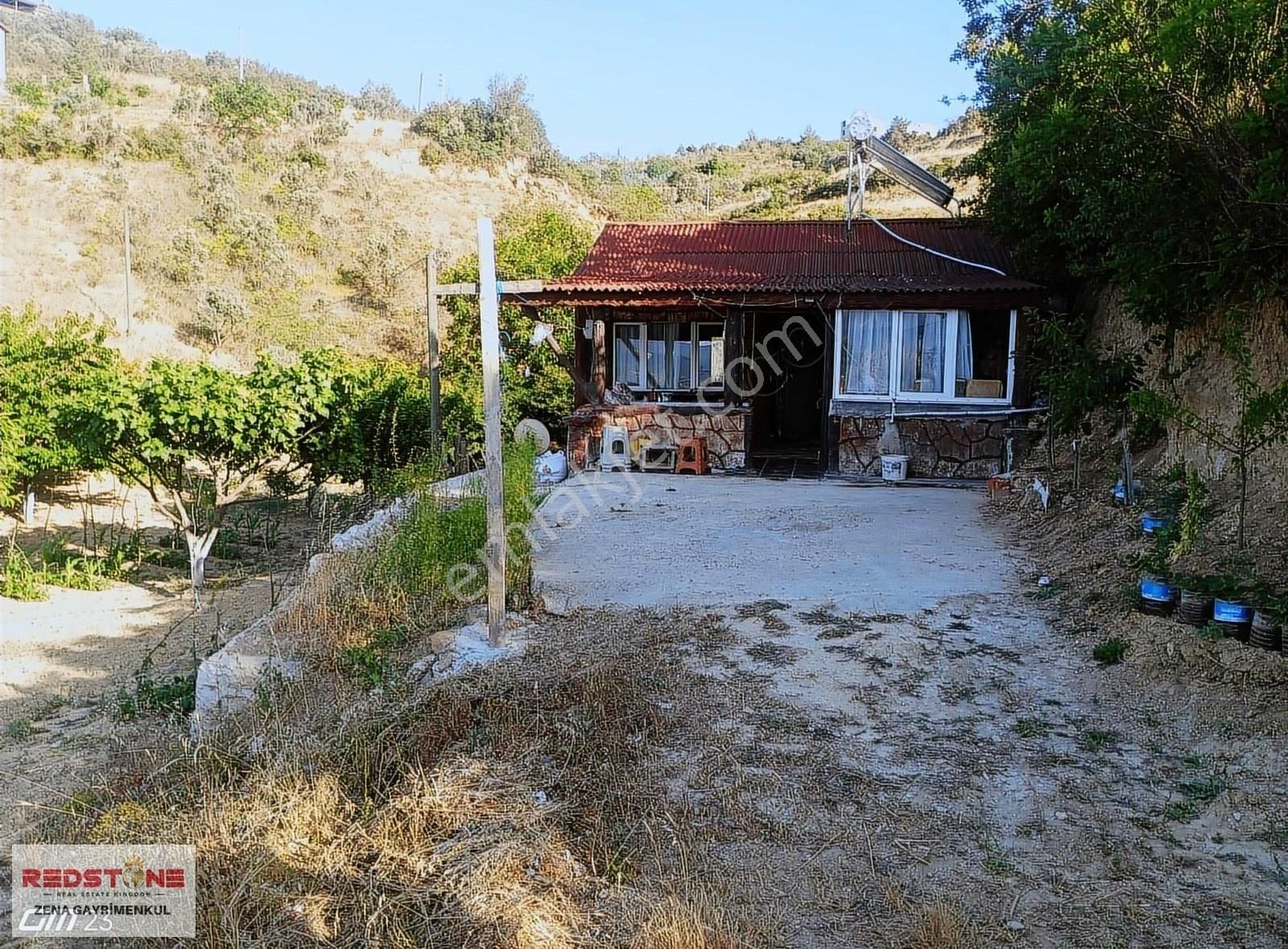Sarıgazi'de 2.284 M² Satılık Ev Ve Arsası Satılıktır