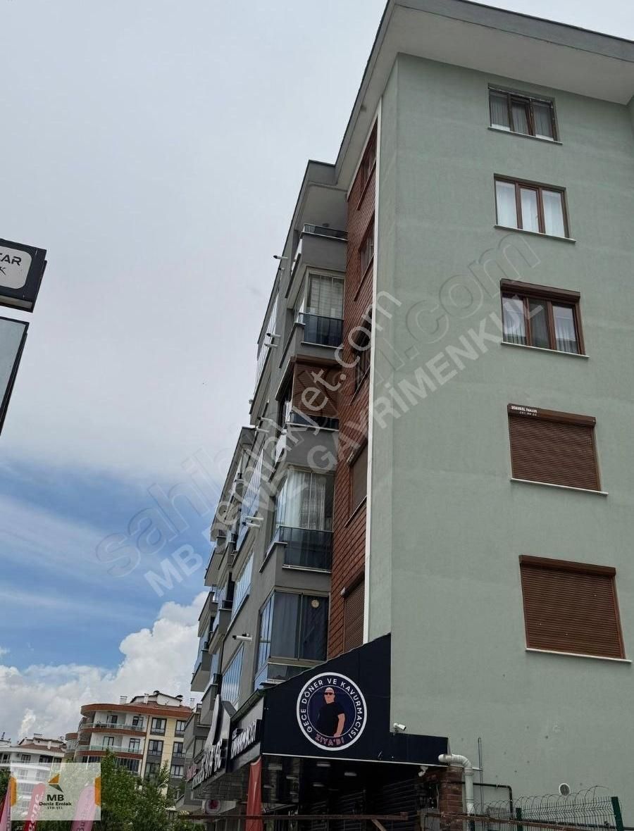 Karatayda Ali Ulvi Caddesine Cepheli Satılık Daire 4+1 Daire