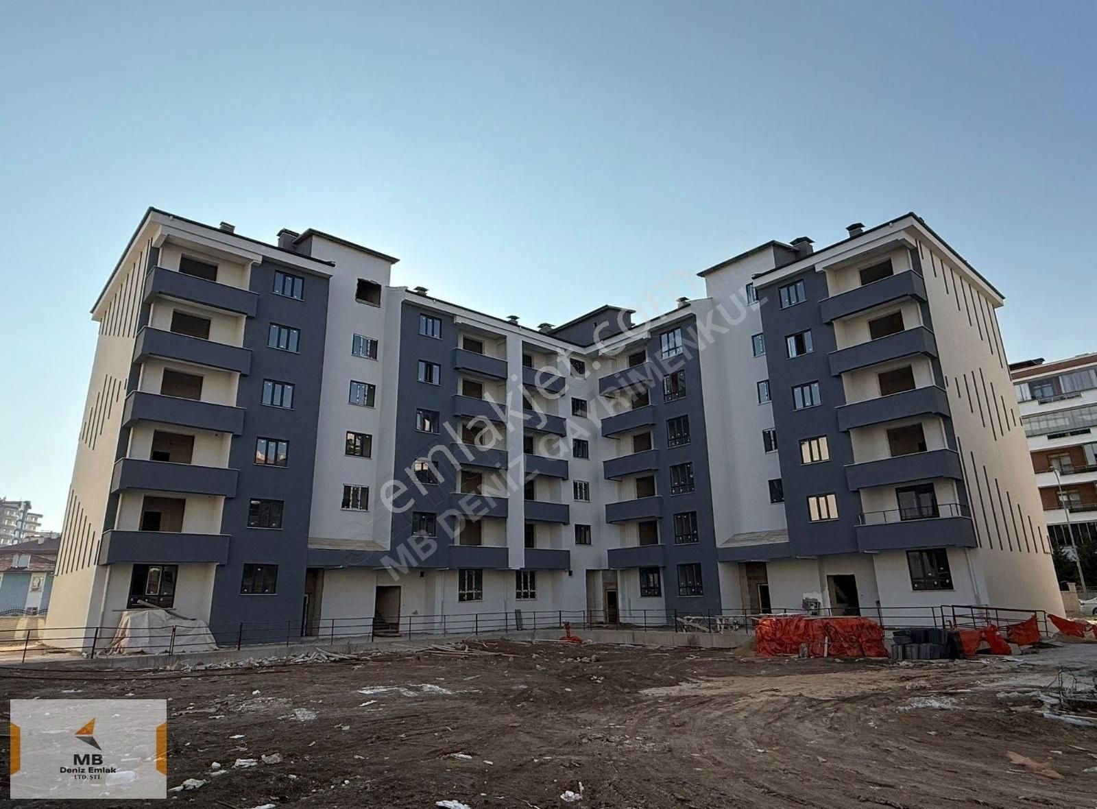 Karatay Fetih Caddesinde Satılık 3+1 Daire