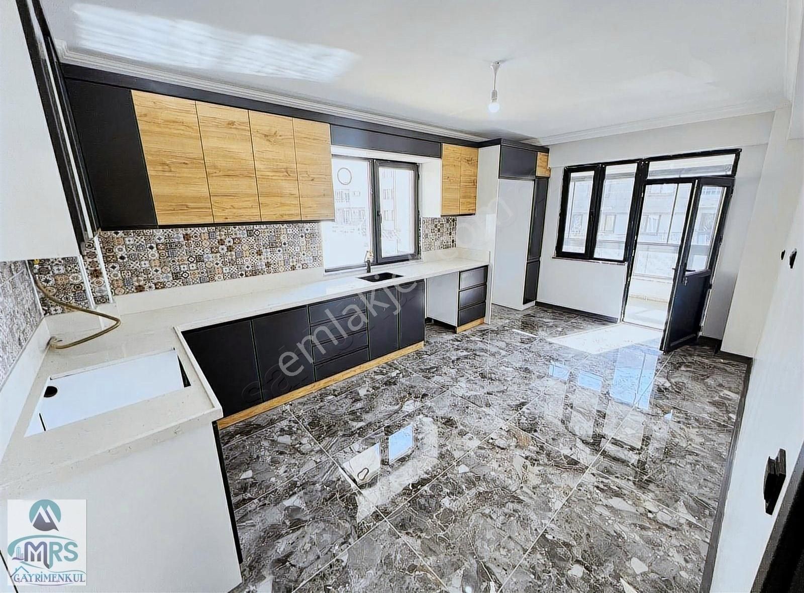 Mrs'den Zafertepe Simkent Sitesi Karşısı Sıfır Ara Kat 3+1 Daire