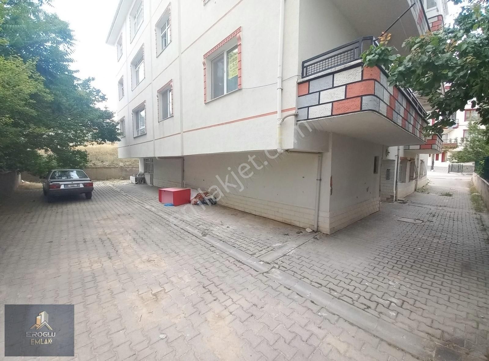 Eroğlu Emlak'tan Fatih Mah.hicret Cami Yanı,3+1,1.kat,125m2,acil