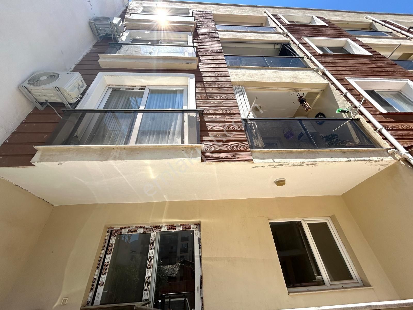 Kuşadası Davutlar'da 2+1 Ebeveyn Banyosu Satılık Daire