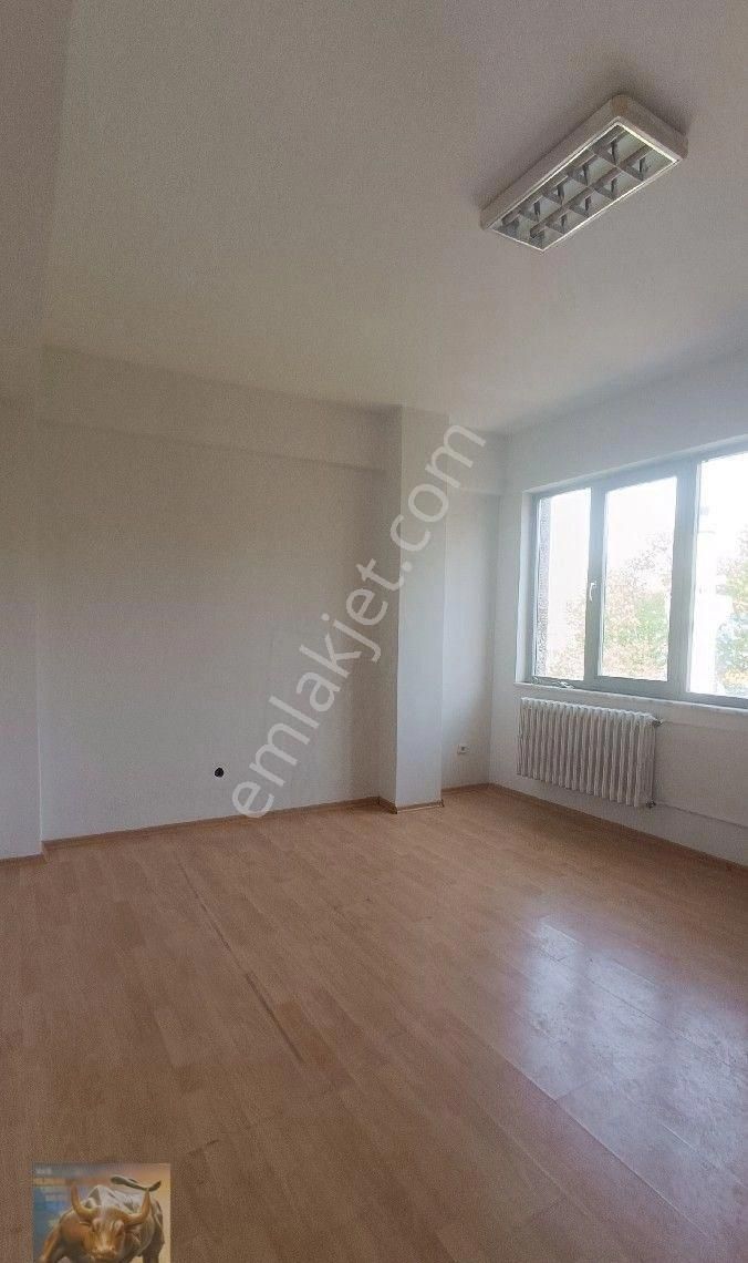 Boğa Gayrimenkul Kadıköy Çarşı Merkez'de Kiralık 22 M2 Klimalı Ofis