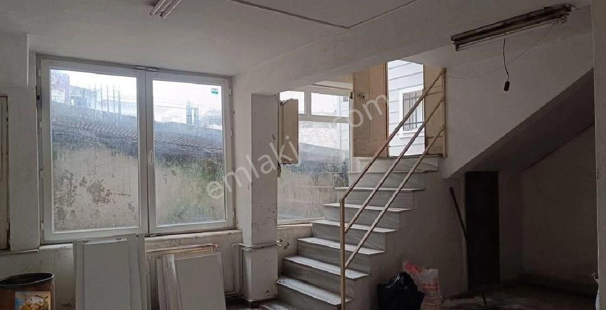 Boğa Gm Kadıköy Çarşı Merkezde Kiralık 40 Metrekare Depo / Dükkan