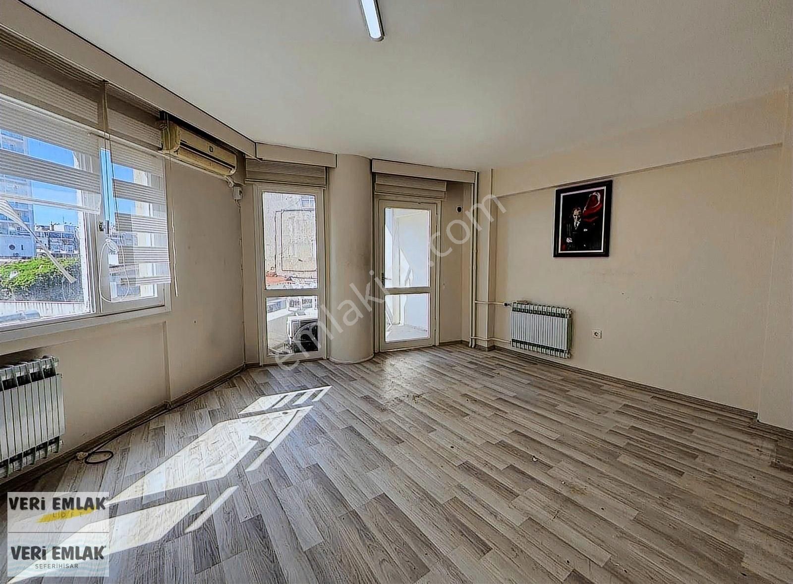 Alsancak Kıbrıs Şehitlerinde 3+1 Sekreteryalı Kiralık İş Yeri