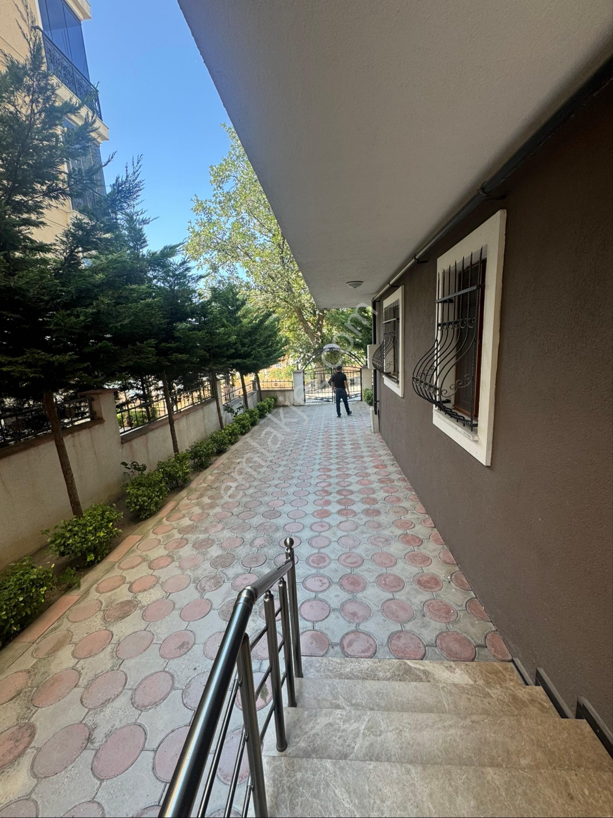 Elit Emlak Garımenkulden Ön Cephe'de Çift Balkonlu 3+1 Daıre - Görsel 2