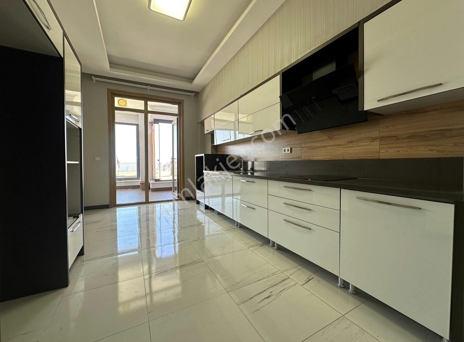 Atapark Göbekte Ankara Manzaralı Ultra Lüx Teras Balkon 3+1 Site