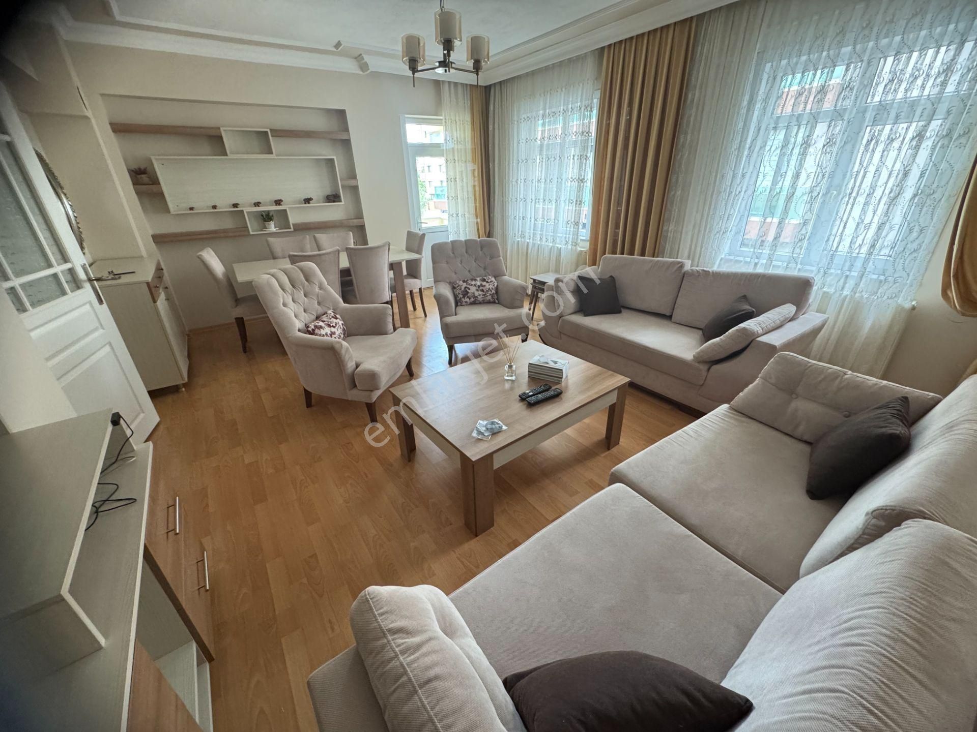 Esinti'den Yeditepe Üniv Yanında Full Eşyalı, Geniş 3+1 Daire