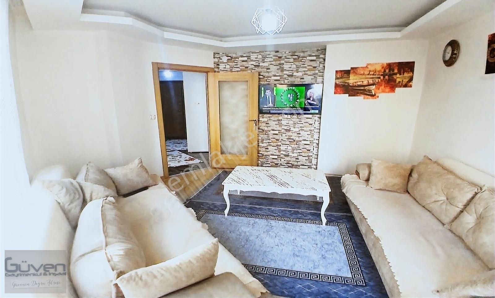 Güven Emlak'tan Üç Evler Mah Merkezi Konumda Kiralık 2+1 Ara Kat