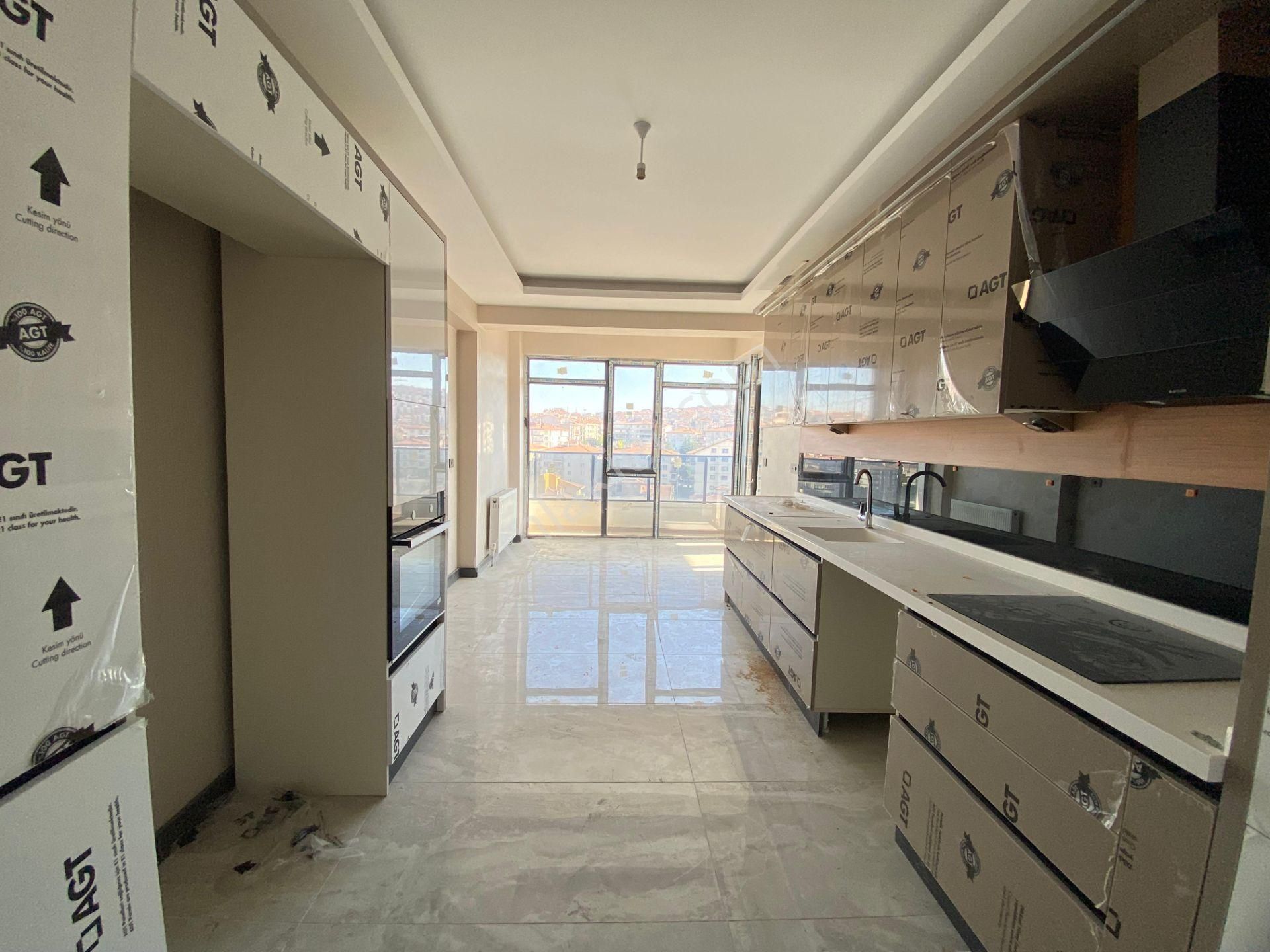 Ovacığın Kalbinde Çift Teras Balkonlu G-b Cephe 4+1 Site Dairesi