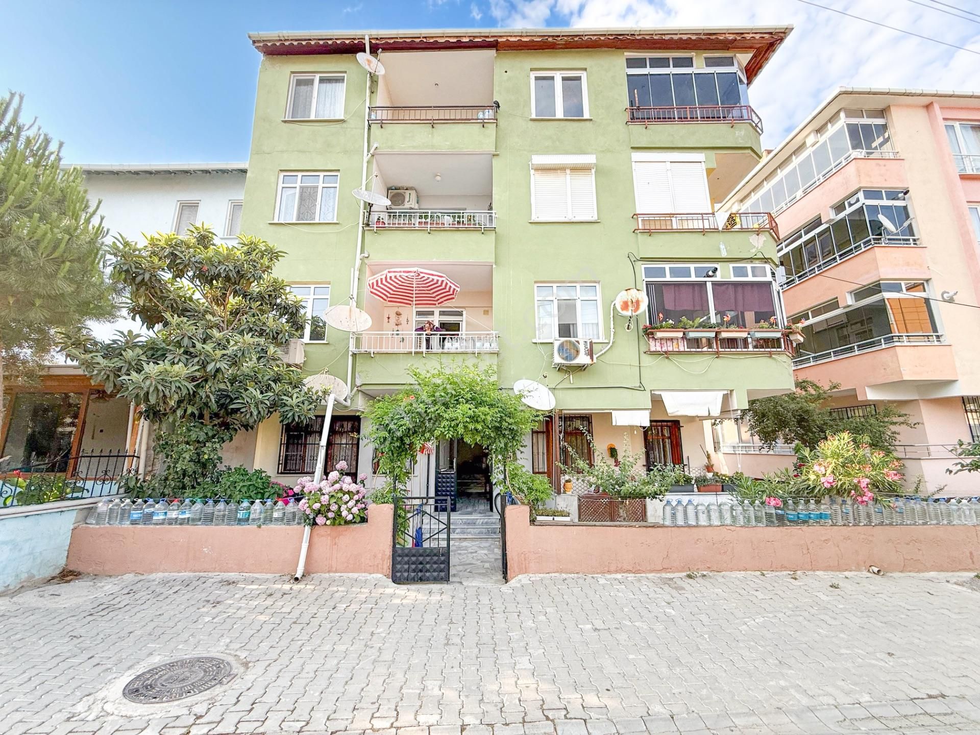 Kumbağ'da Pazar Sokağında Eşyalı Satılık 2+1 Daire