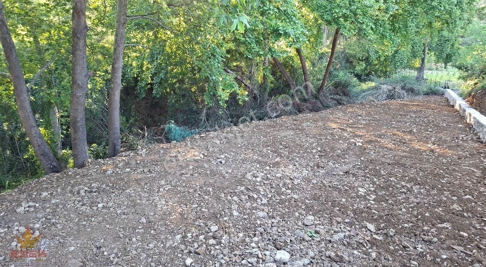 Konyaaltı Akdamlarda Akarsu Kenarı Arazi