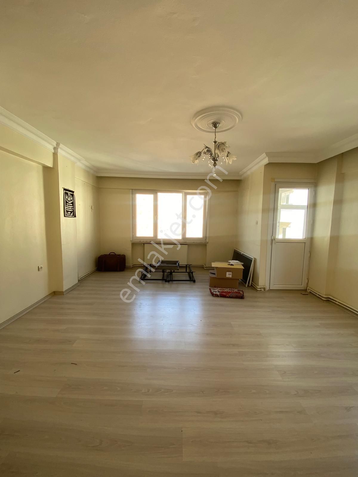 Müslüm Emlaktan Cihangirde Arakat 2+1 Kiralık Daire