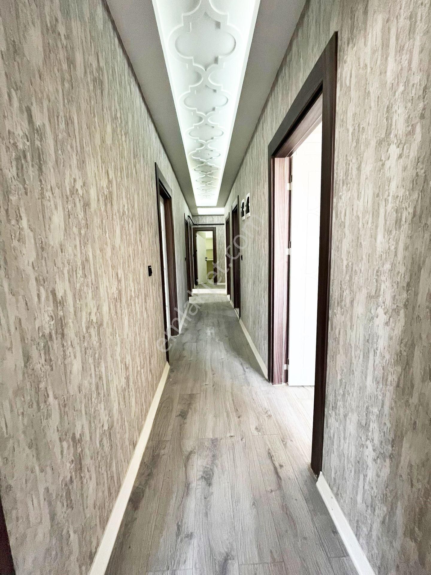 Alpaslan'da Arakat Ebeveyn Banyolu Şık Tasarımlı Ultralüx 3+1