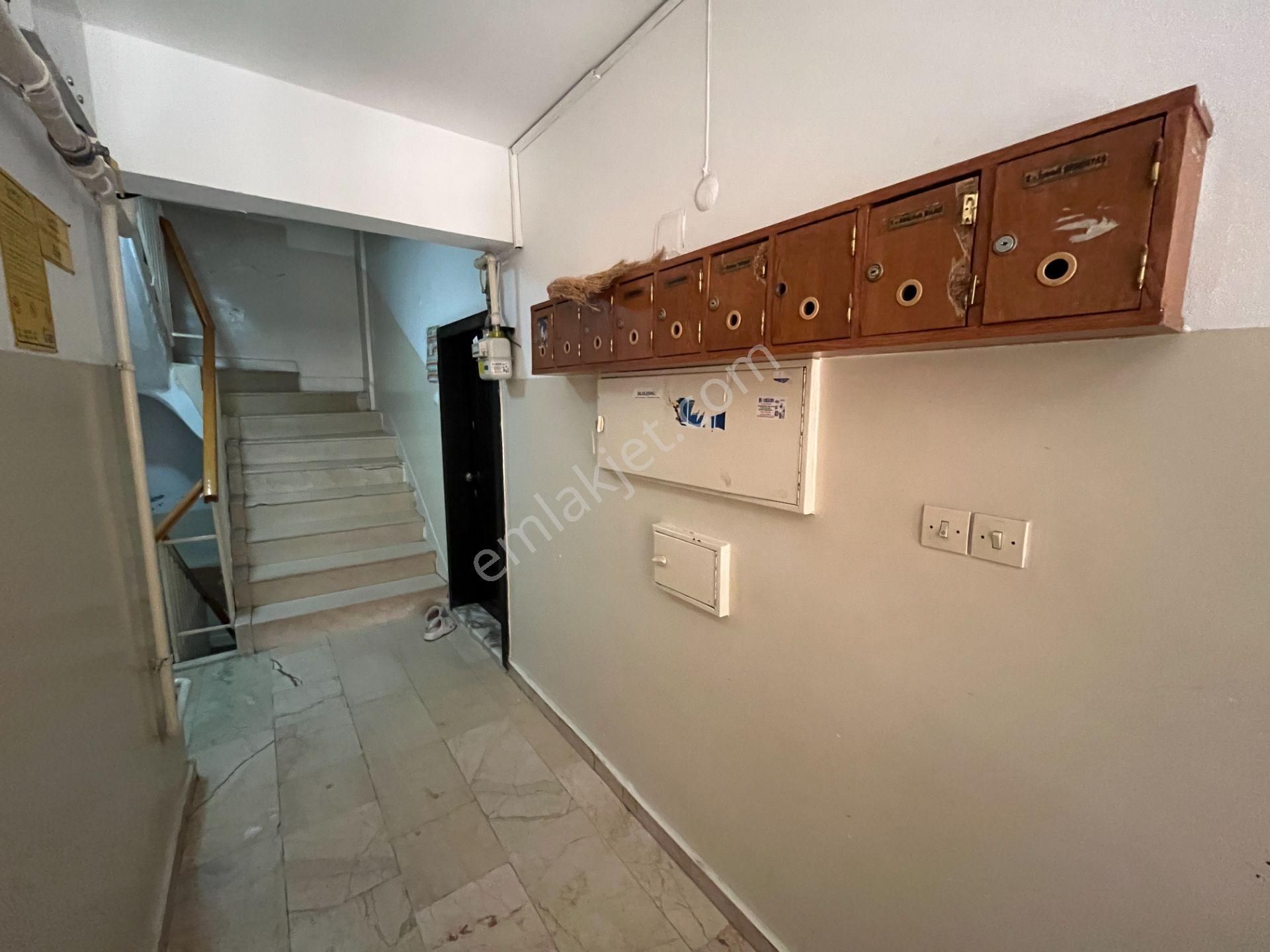 Bahçelievler'de Ayrı Girişli Aile Apartmanı Dubleks Daire